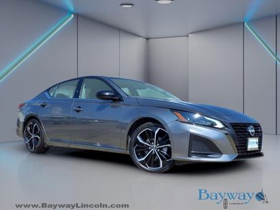 Used 2023 Nissan Altima 2.5 SR