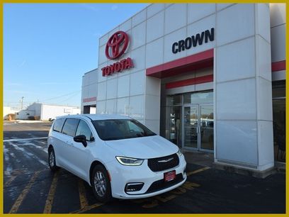 Used 2024 Chrysler Pacifica Touring-L