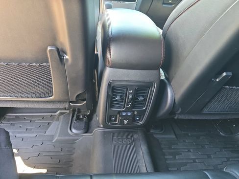 Used 2021 Jeep Grand Cherokee Trailhawk AWD/4WD image 28