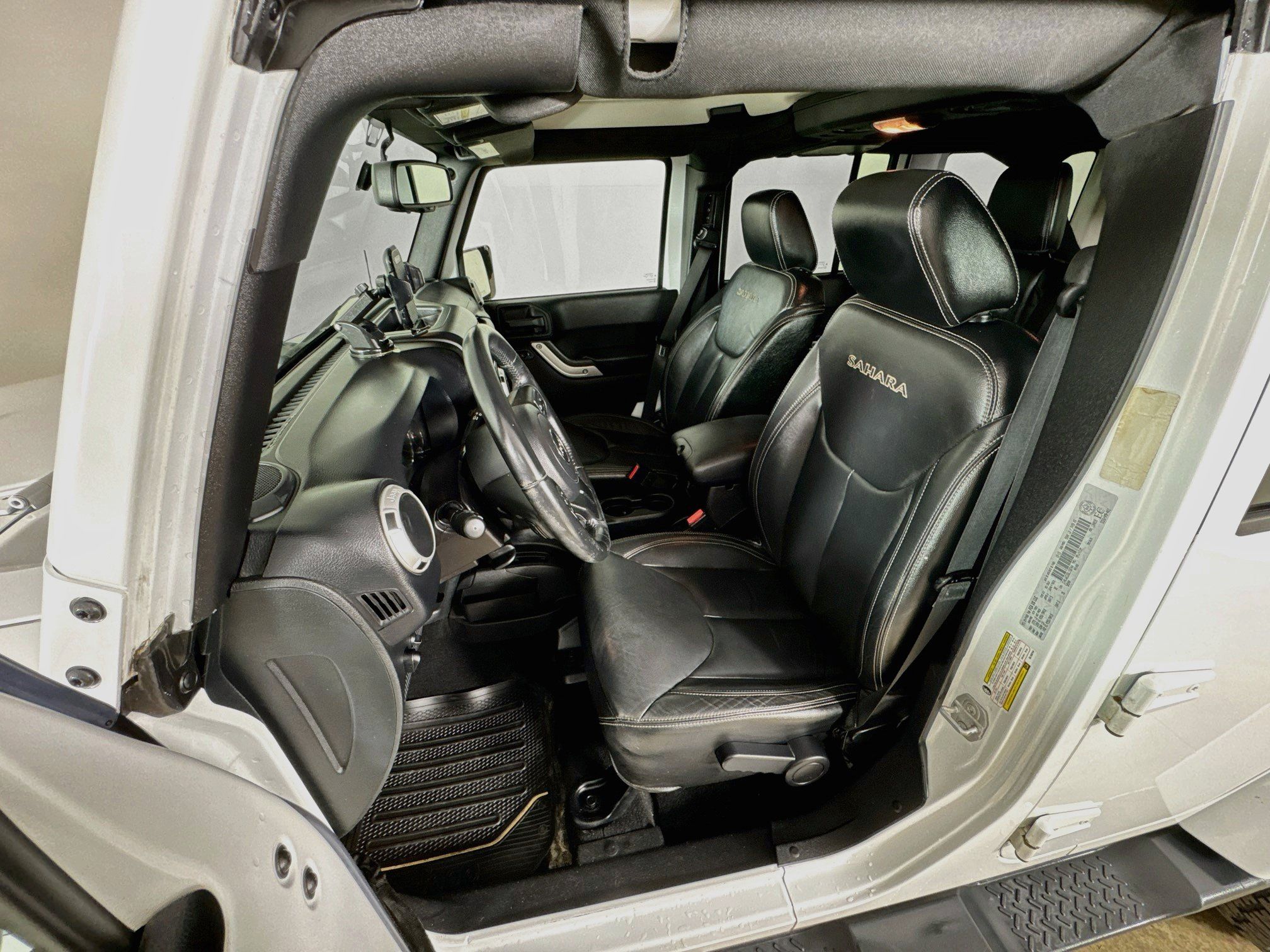 Used 2016 Jeep Wrangler Unlimited Sahara w/ Dual Top Group AWD/4WD image 12