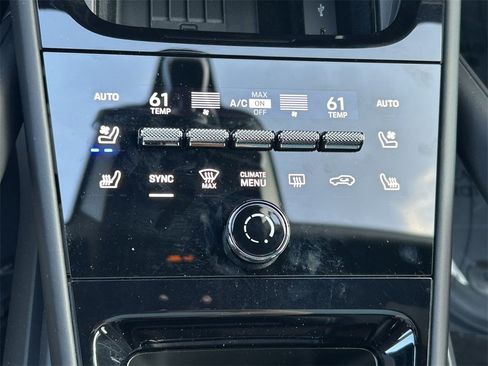 Used 2025 Porsche Cayenne GTS image 35