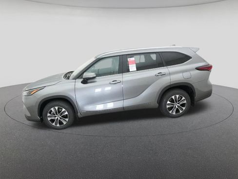 New 2026 Toyota Highlander XLE image 11
