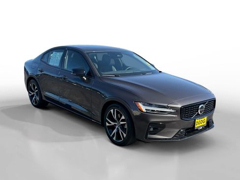 Used 2024 Volvo S60 B5 Plus image 7