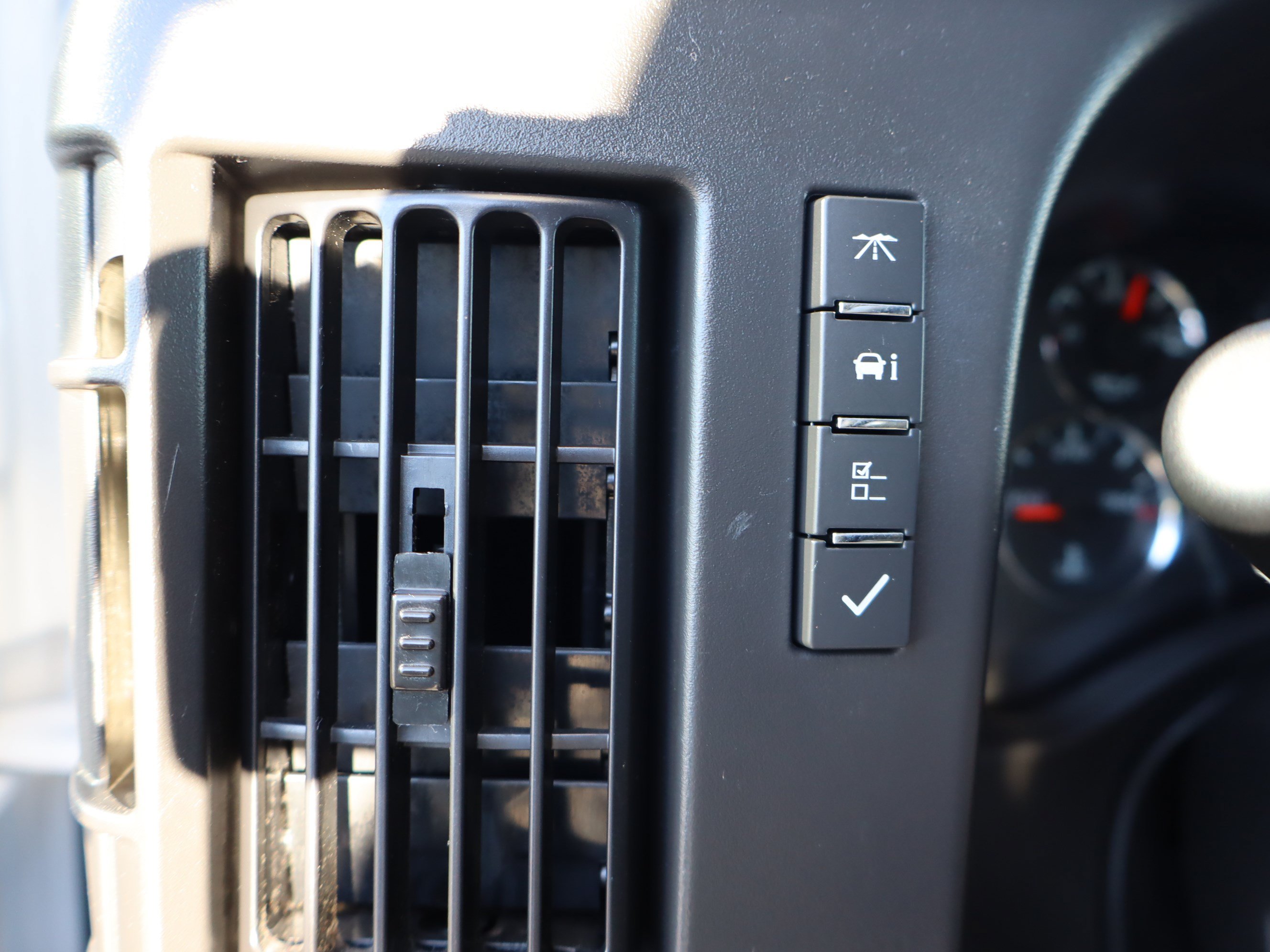 Used 2025 Chevrolet Express 3500 LT w/ LT Preferred Equipment Group RWD image 19