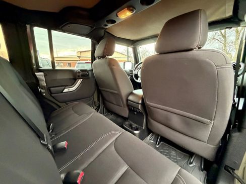 Used 2015 Jeep Wrangler Unlimited Sahara w/ Connectivity Group image 24