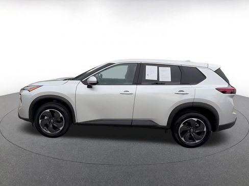 Used 2025 Nissan Rogue SV image 9