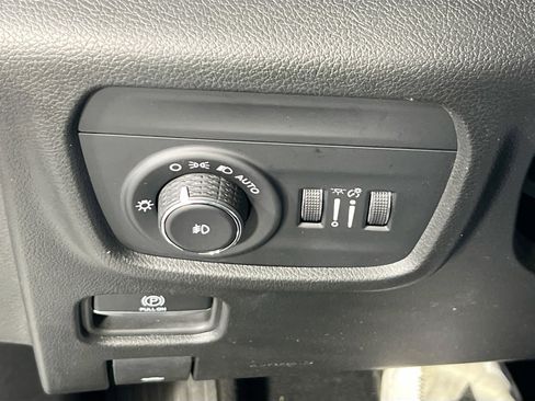 Used 2023 Jeep Grand Cherokee Overland image 10