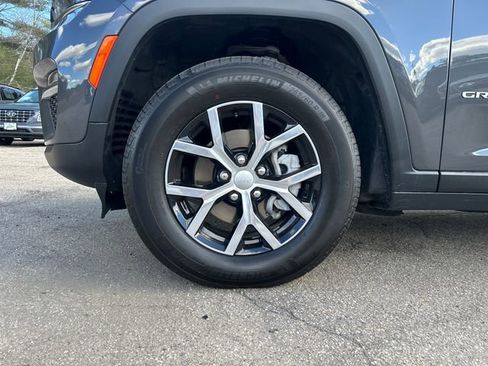 Used 2025 Jeep Grand Cherokee Limited AWD/4WD image 11