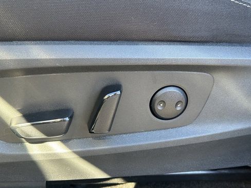 Used 2024 Nissan Pathfinder SV image 23