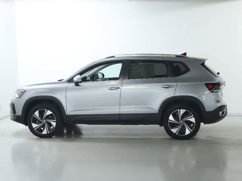 Used 2025 Volkswagen Taos SE w/ Panoramic Sunroof Package AWD/4WD image 41