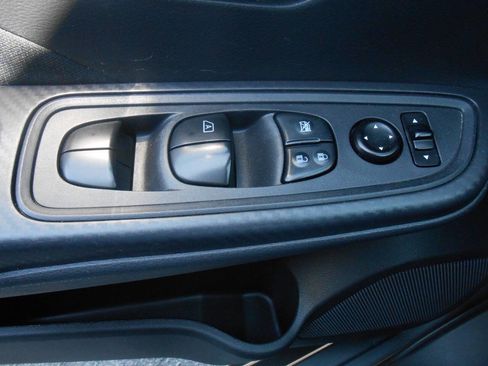 Used 2021 Nissan Versa SV image 18