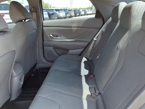 Used 2025 Hyundai Elantra SE FWD image 5