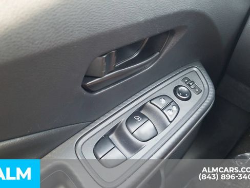 Used 2025 Nissan Versa S FWD image 32