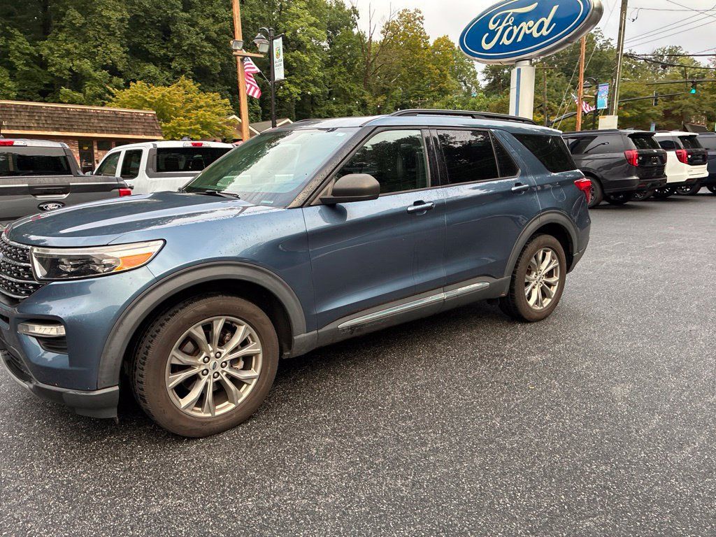 Used 2020 Ford Explorer XLT w/ Equipment Group 202A AWD/4WD image 5
