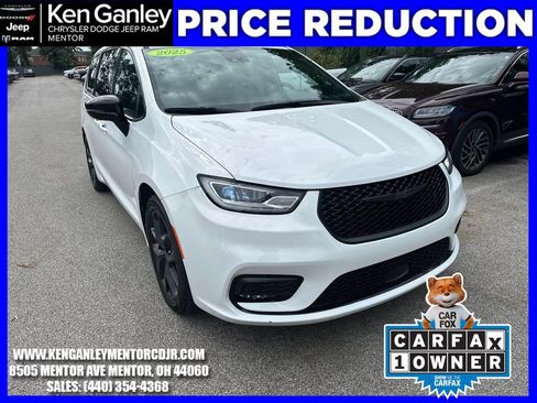 Used 2025 Chrysler Pacifica Limited FWD image 1
