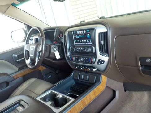 Used 2018 GMC Sierra 1500 SLT image 3