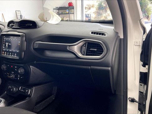 Used 2022 Jeep Renegade Latitude AWD/4WD image 14