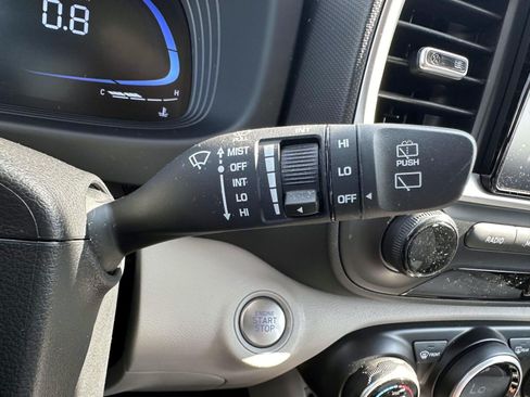 Used 2024 Hyundai Venue SEL FWD image 20