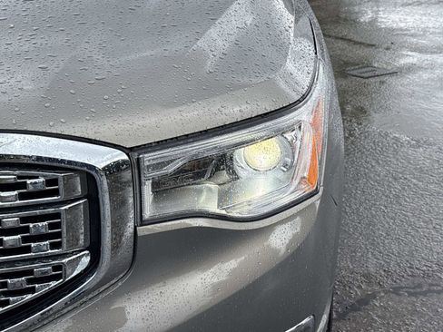 Used 2019 GMC Acadia Denali w/ Technology Package FWD image 11