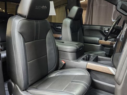 Used 2019 Chevrolet Silverado 1500 High Country w/ Technology Package AWD/4WD image 21