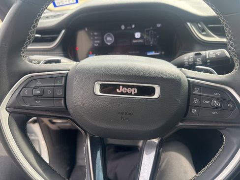 Used 2023 Jeep Grand Cherokee Altitude AWD/4WD image 12