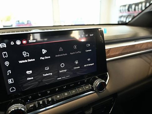 Used 2025 GMC Canyon Denali image 19