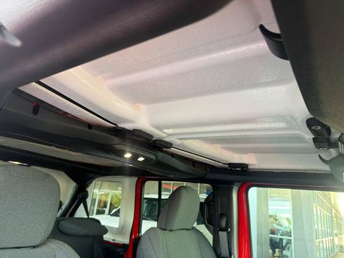 Used 2025 Jeep Wrangler Unlimited Sport AWD/4WD image 17