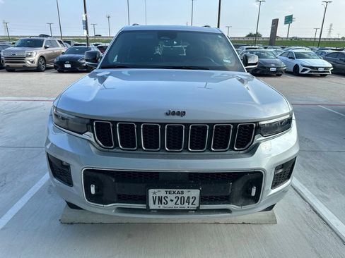 Used 2021 Jeep Grand Cherokee L Overland w/ Luxury Tech Group IV AWD/4WD image 3