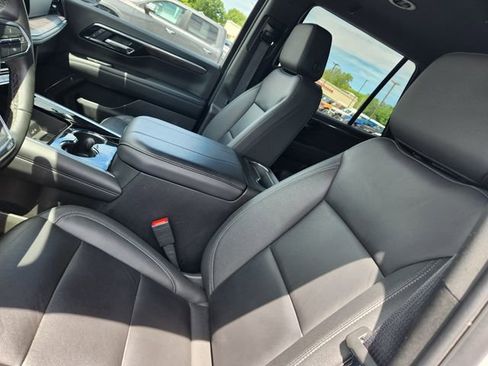 Used 2025 Chevrolet Tahoe LT AWD/4WD image 14