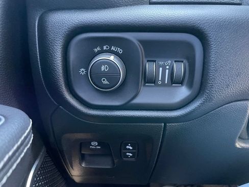 Used 2022 RAM 1500 Laramie AWD/4WD image 38