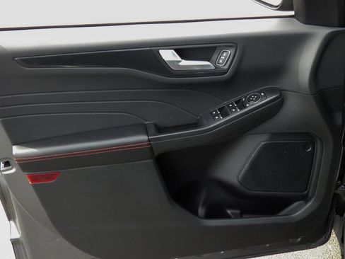 Used 2025 Ford Escape ST-Line image 8