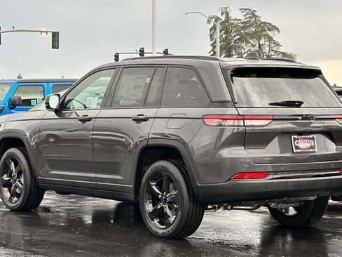 New 2025 Jeep Grand Cherokee Altitude image 6