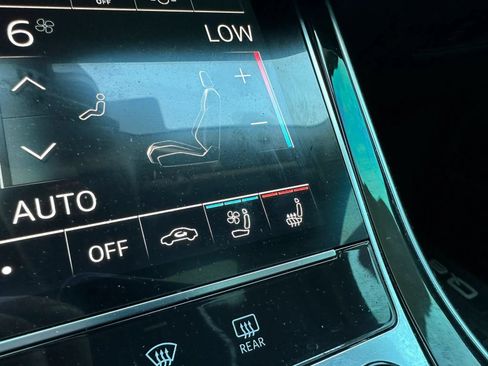 Used 2019 Audi Q8 Prestige w/ Luxury Package AWD/4WD image 40