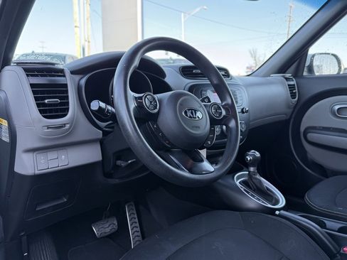Used 2015 Kia Soul + image 10