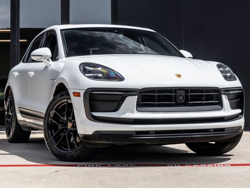 Certified 2023 Porsche Macan AWD/4WD image 6