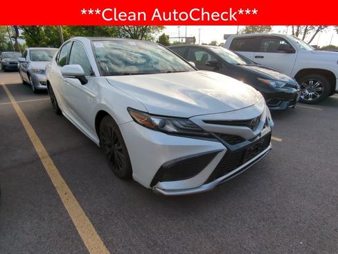 Used 2021 Toyota Camry XSE FWD image 3
