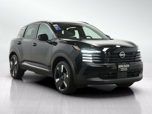 Used 2025 Nissan Kicks SR w/ SR Premium Package AWD/4WD image 7