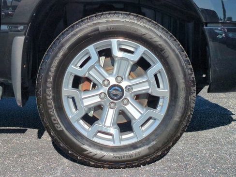 Certified 2022 Nissan Titan SV w/ SV Convenience Package image 11