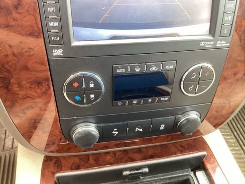 Used 2012 Chevrolet Suburban LTZ AWD/4WD image 33