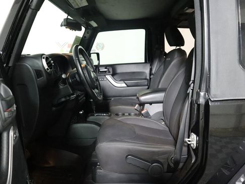 Used 2017 Jeep Wrangler Sahara w/ Connectivity Group image 15