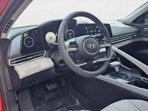 New 2025 Hyundai Elantra Limited image 3