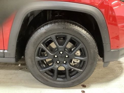 Used 2024 Jeep Compass Latitude w/ Convenience Group image 10