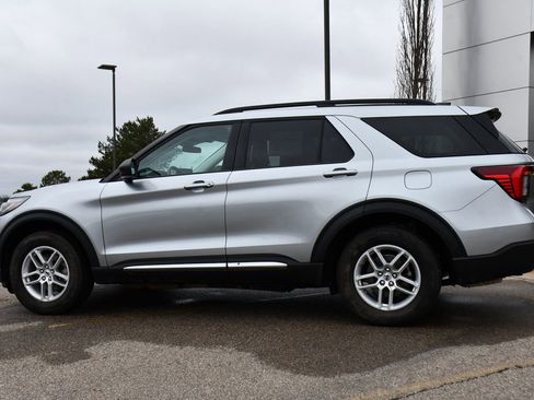 Used 2025 Ford Explorer Active image 3