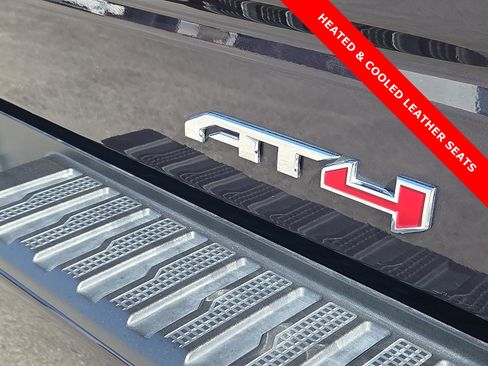 Used 2022 GMC Sierra 1500 AT4 w/ AT4 Preferred Package image 8