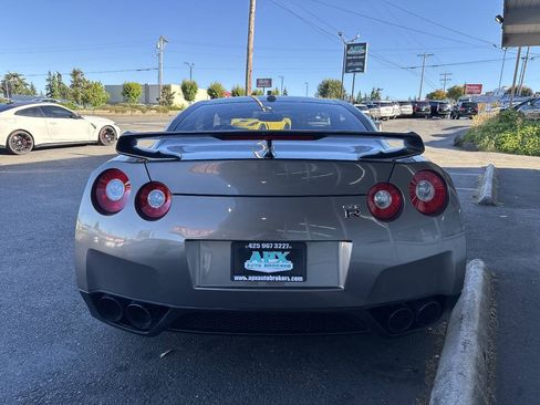 Used 2009 Nissan GT-R Premium AWD/4WD image 4