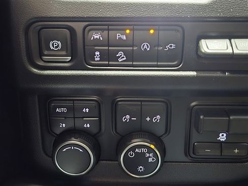 Used 2021 Chevrolet Tahoe High Country w/ Premium Package image 15