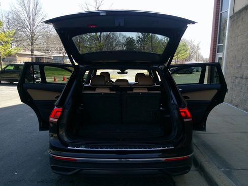 Used 2022 Volkswagen Tiguan SE image 7