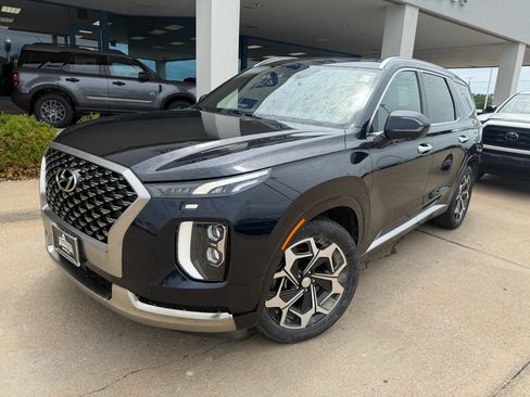 Used 2022 Hyundai Palisade Calligraphy FWD image 2