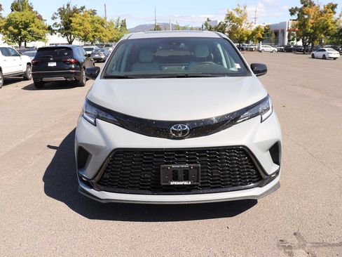 Used 2026 Toyota Sienna XSE AWD/4WD image 2
