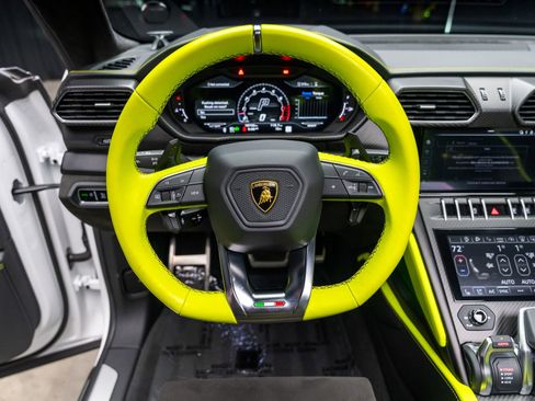 Used 2022 Lamborghini Urus image 48